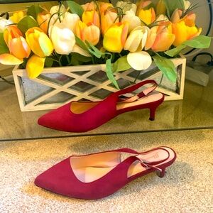 Lovely cranberry suede sling back wedding shoes excellent condition. 1” heel